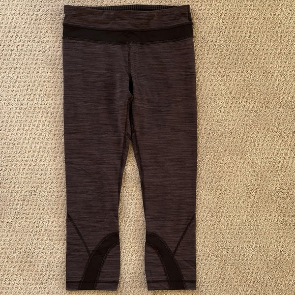 Lululemon black heather grey stripe capris small - Picture 2 of 8